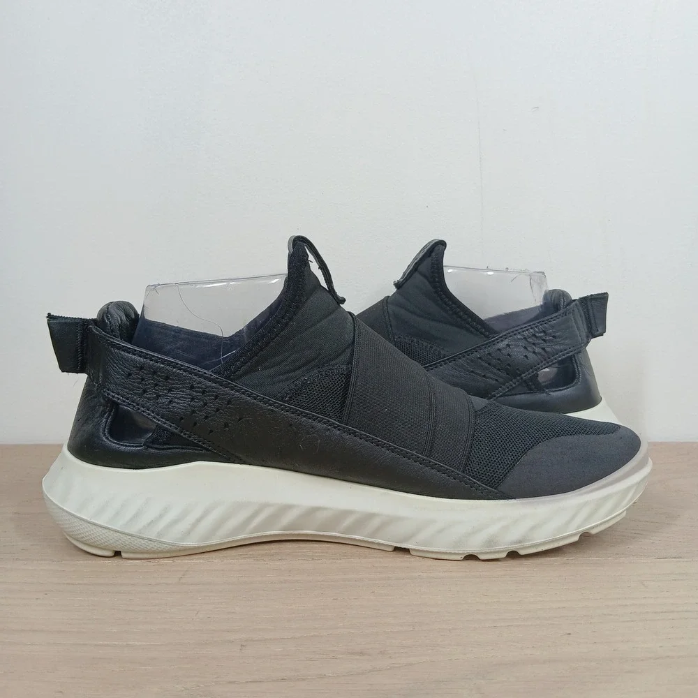ECCO Slip On Sneakers Women 8 Black Leather Textile Platform Athleisure Comfort